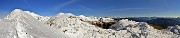 42 Panoramica in cresta innevata per Cima Grem